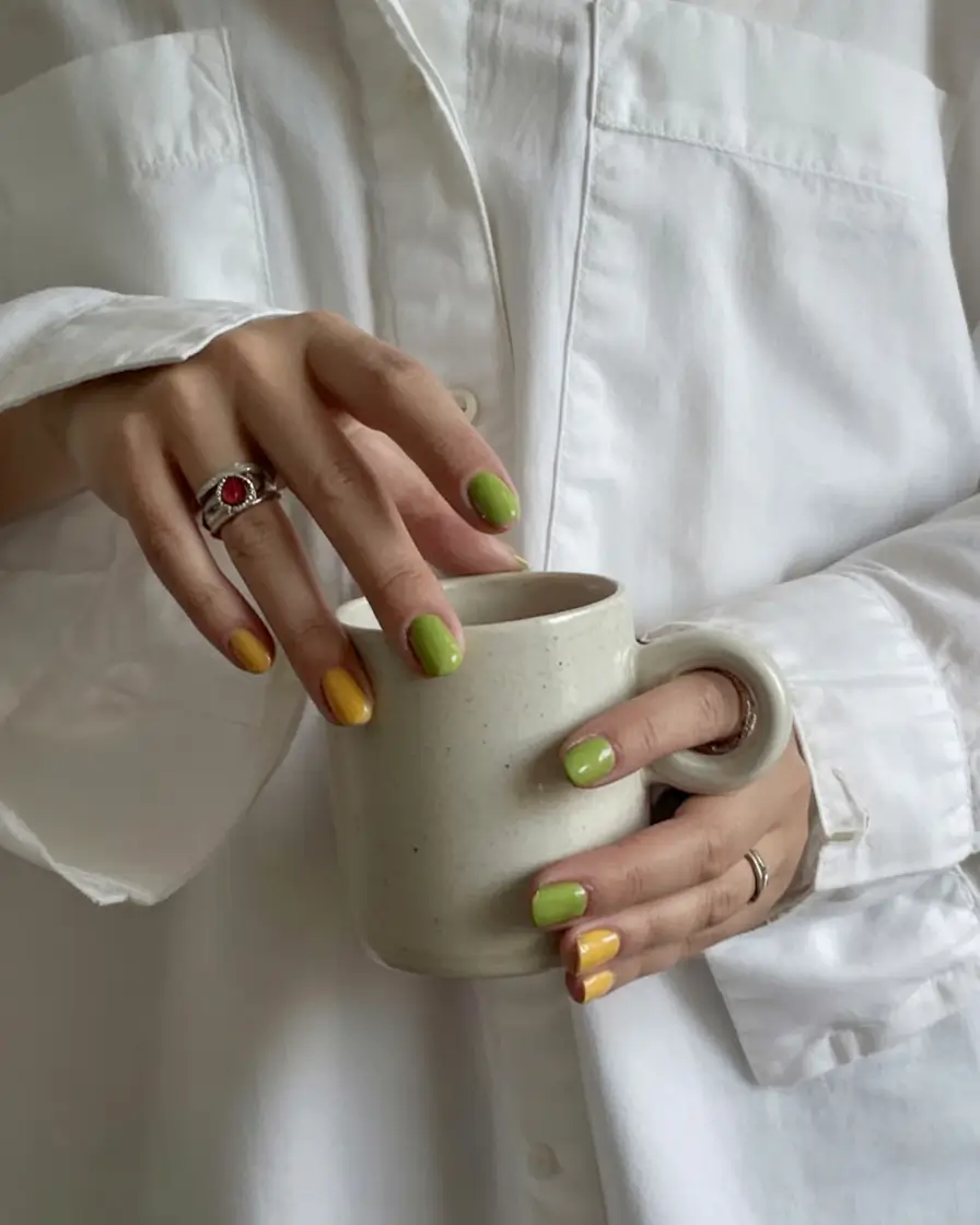 Spring Nails Color Ideas 2026: Fresh Two-Color & Solid Spring Manicures