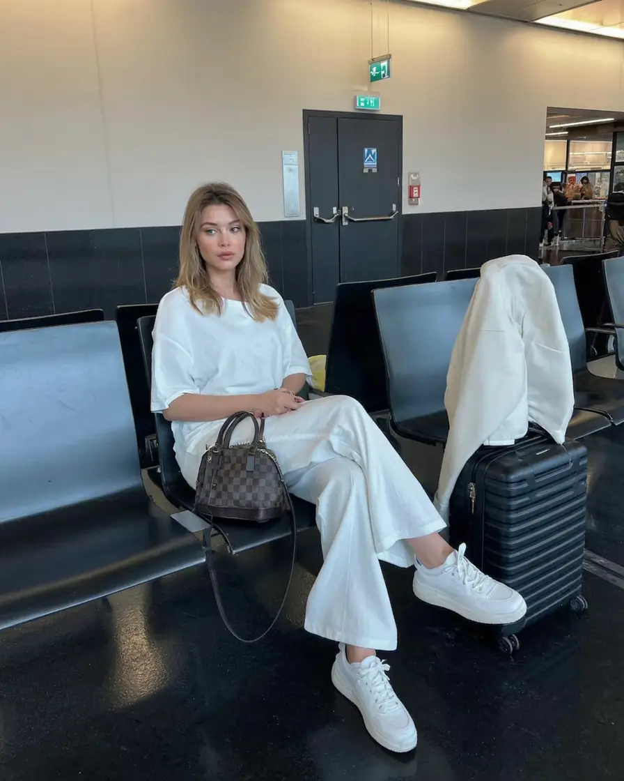Stunning Spring Travel Outfits 2026: Fresh, Chic & Easy Looks for Every Trip